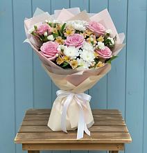 Букет цветов из:  Гвоздики, Орхидеи и Розы #REPLACE_PRED# Сернуре