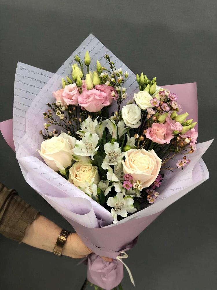 Букет цветов из: Альстромерии, Розы и Лизиантусы в Сернуре