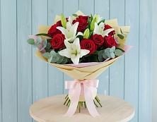 Букет цветов из:  Лилии и Розы в Сернуре