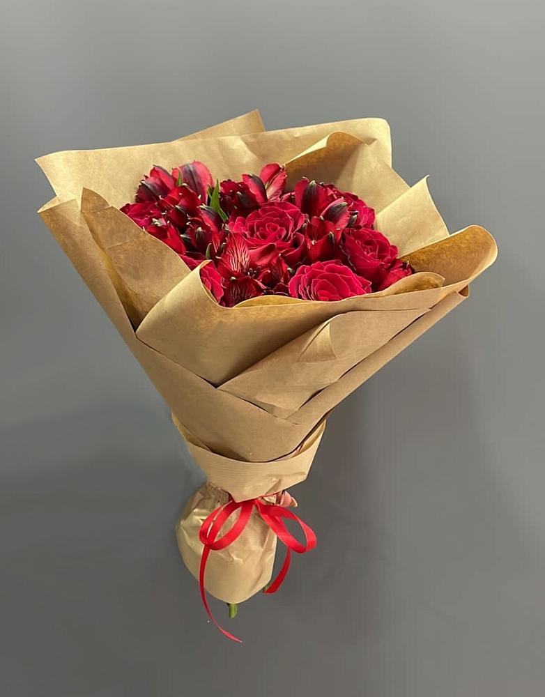 Букет цветов из: Альстромерии и Розы в Сернуре