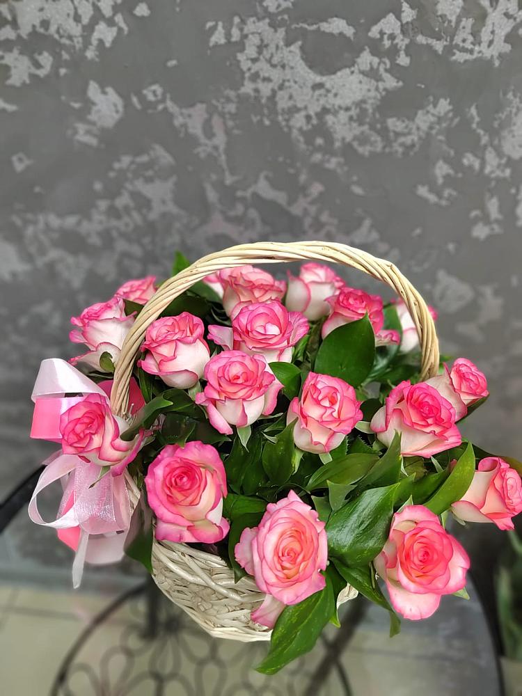 Цветочная композиция из Розы в корзине в Сернуре