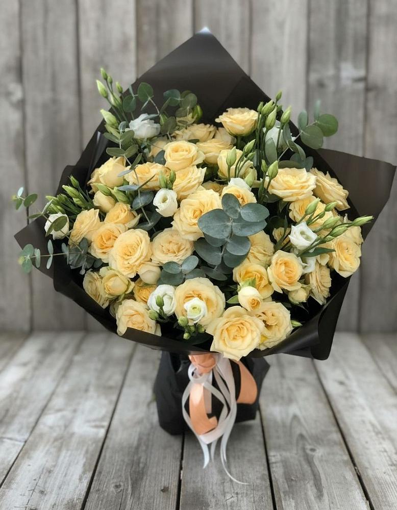 Букет цветов из: Розы и Лизиантусы в Сернуре