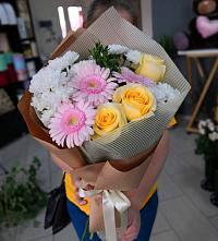 Букет цветов из:  Герберы, Розы и Хризантемы в Сернуре