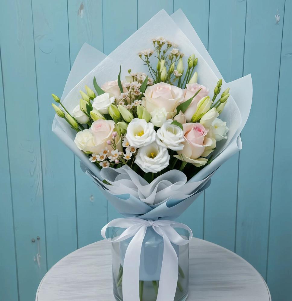 Букет цветов из: Розы и Лизиантусы в Сернуре