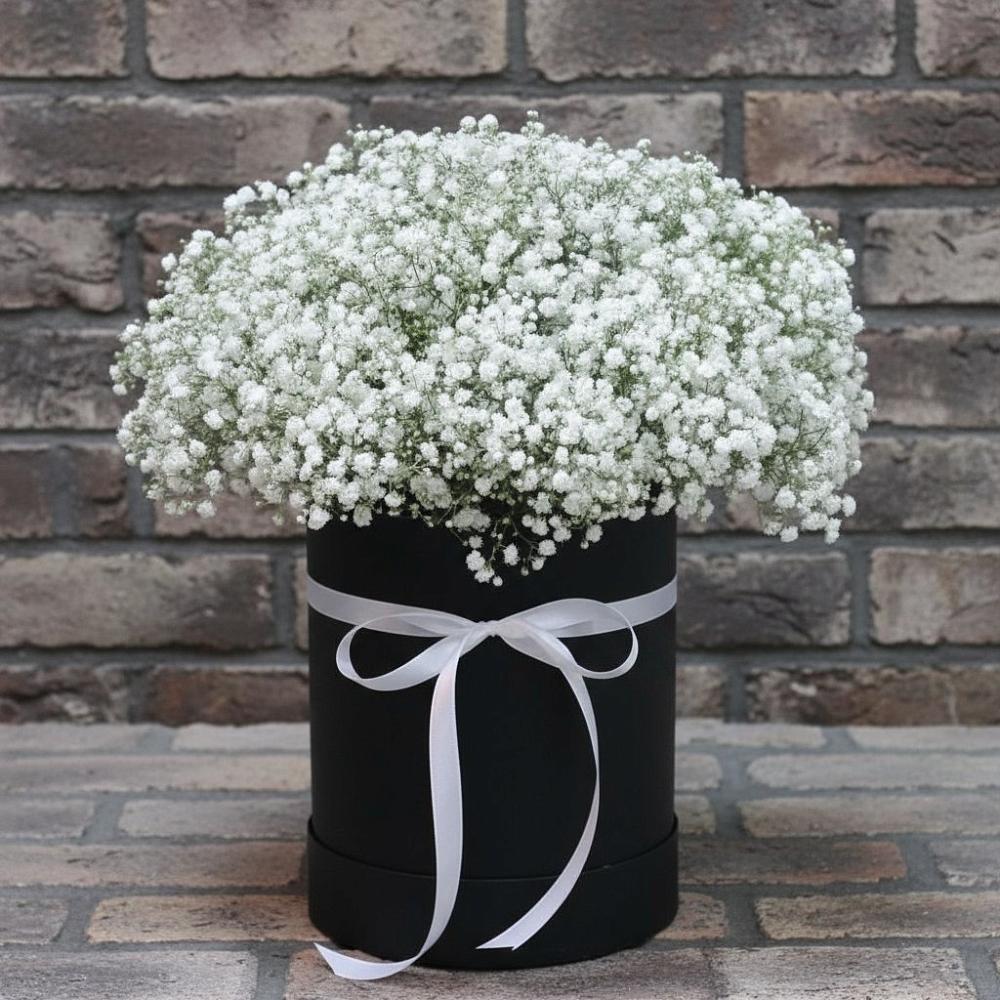 Цветочная композиция из Гипсофила в шляпной коробке в Сернуре