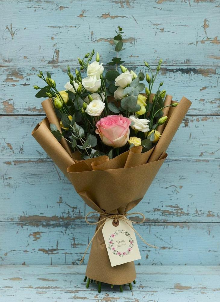 Букет цветов из: Розы и Лизиантусы в Сернуре