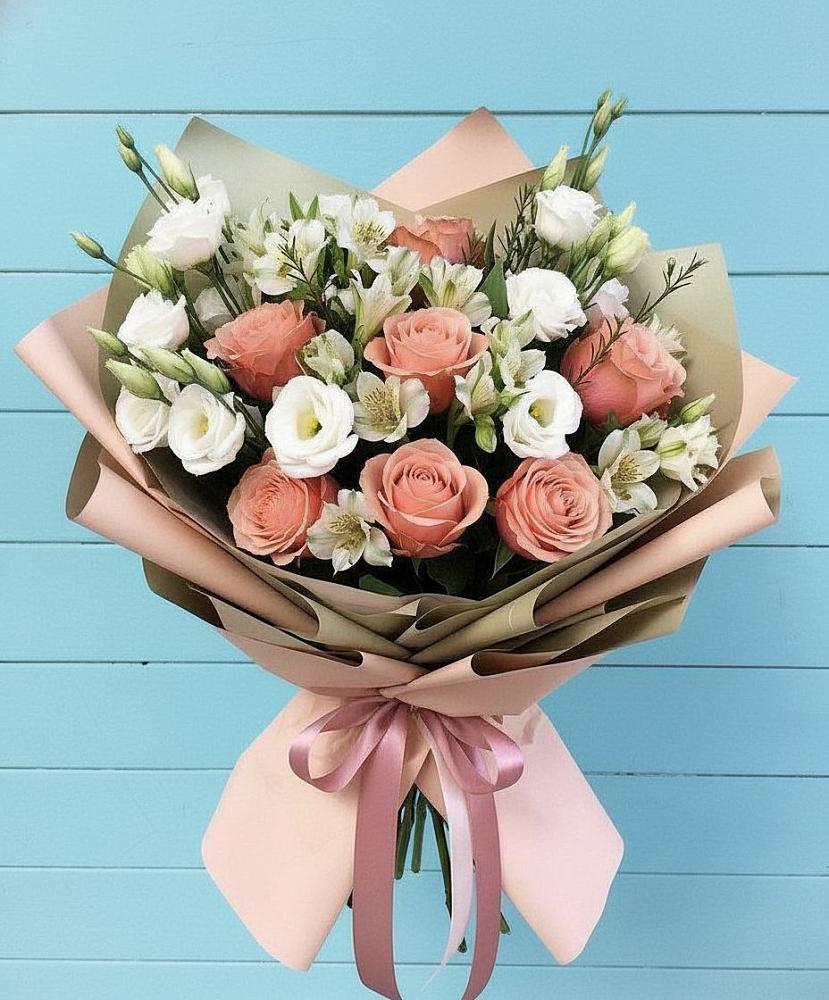 Букет цветов из: Розы, Альстромерии и Лизиантусы в Сернуре