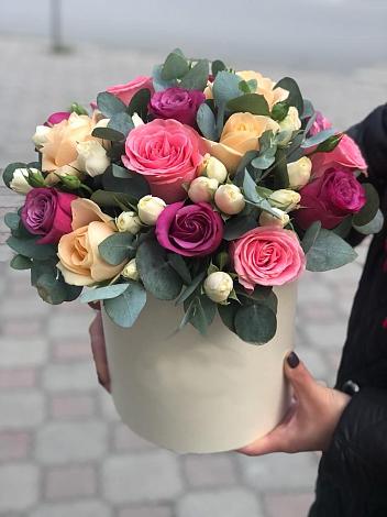 Цветочная композиция из Розы в шляпной коробке в Сернуре