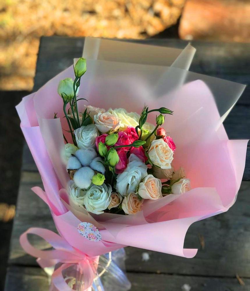 Букет цветов из: Розы и Лизиантусы в Сернуре