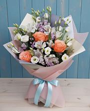 Букет цветов из:  Лизиантусы, Розы, Альстромерии и Гипсофила в Сернуре