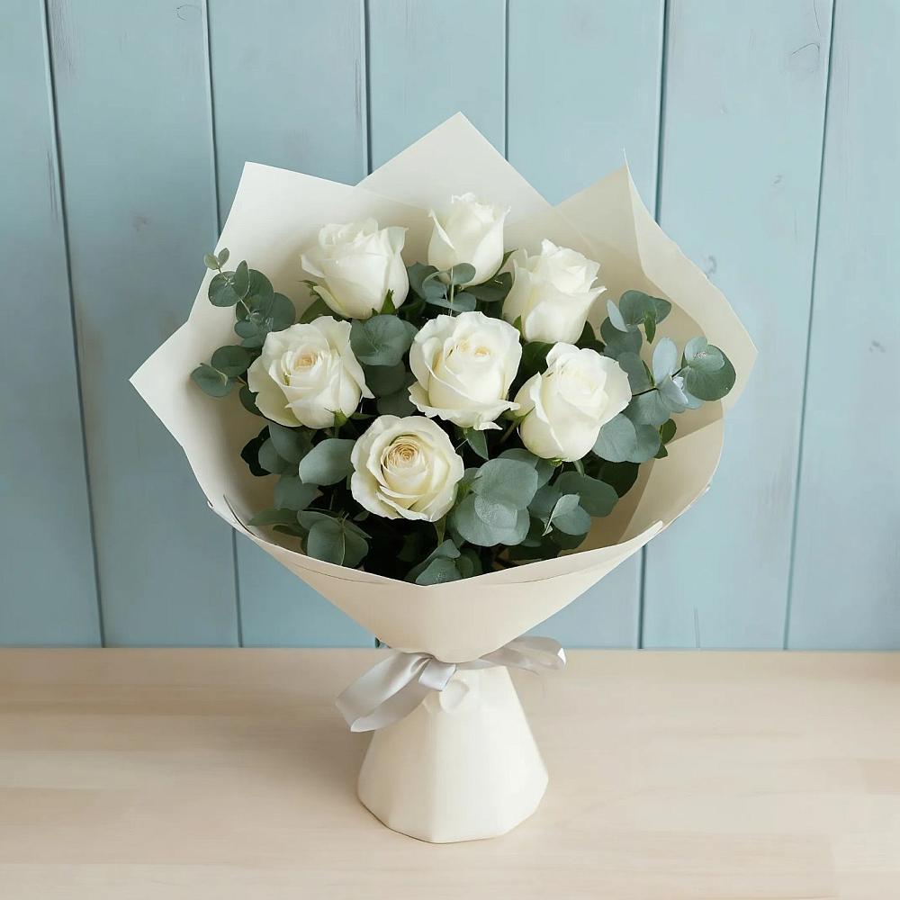 Букет Белые розы в Эвкалипте в Сернуре