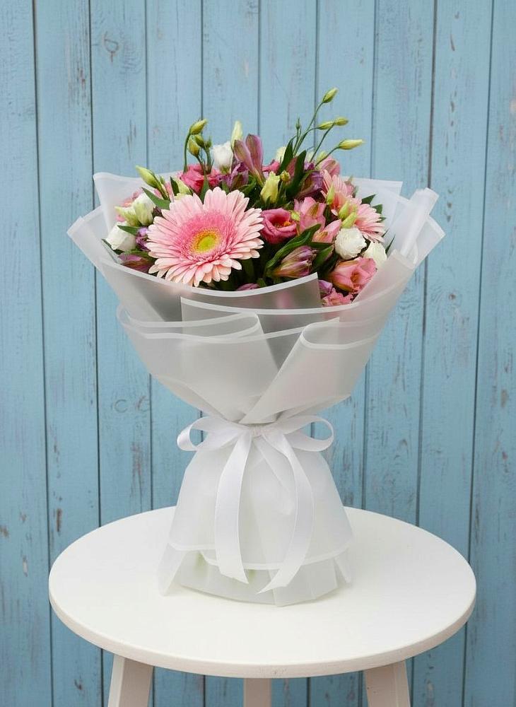 Букет цветов из: Герберы, Альстромерии и Лизиантусы в Сернуре