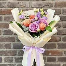 Букет цветов из:  Лизиантусы и Розы в Сернуре