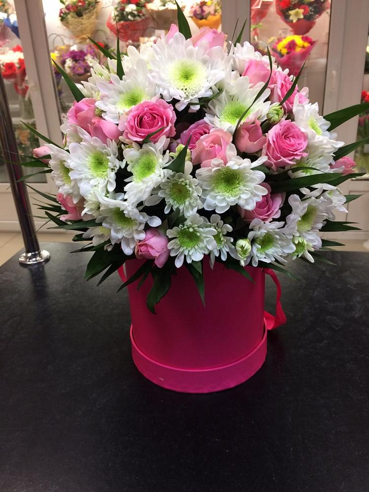 Цветочная композиция из Розы и Хризантемы в шляпной коробке в Сернуре