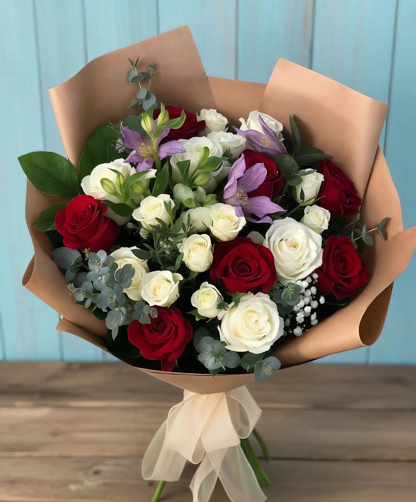Букет цветов из: Розы и Альстромерии в Сернуре