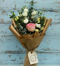 Букет цветов из:  Розы и Лизиантусы в Сернуре