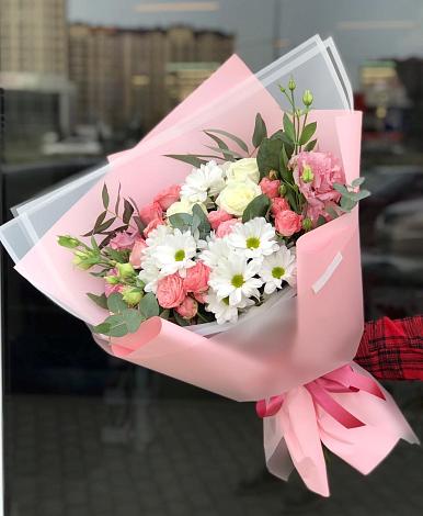 Букет цветов из: Розы, Лизиантусы и Хризантемы в Сернуре