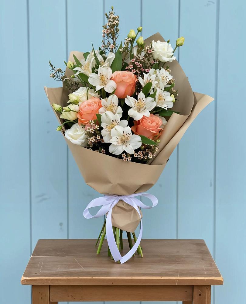 Букет цветов из: Альстромерии, Лизиантусы, Розы и Хризантемы в Сернуре