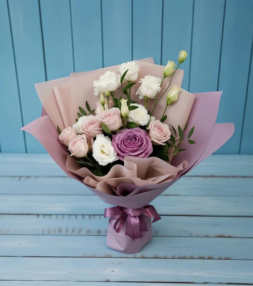 Букет цветов из: Розы и Лизиантусы в Сернуре